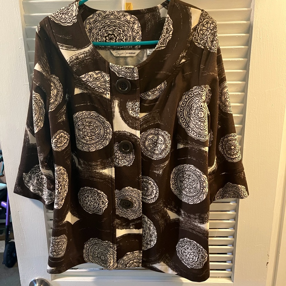 Ladies jacket, Soft by Avenue, size 18/20.  Worn once.  Brown/beige.